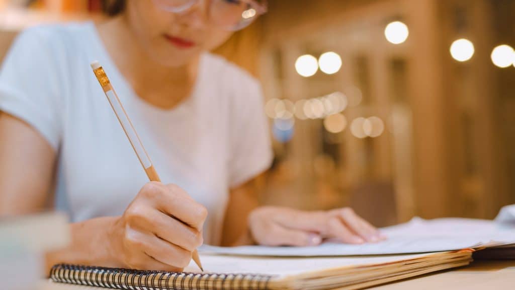 "Verimli Ders Çalışma Teknikleri: Daha Az Zamanda Daha Fazla Öğren"